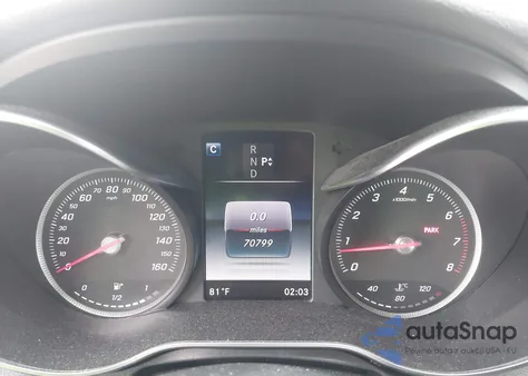 2017 Mercedes-Benz C 300 4Matic z USA, uszkodzony, nr VIN 55SWF4KB9HU229898